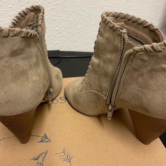 Indigo brand tan ankle booties. - Picture 4 of 6